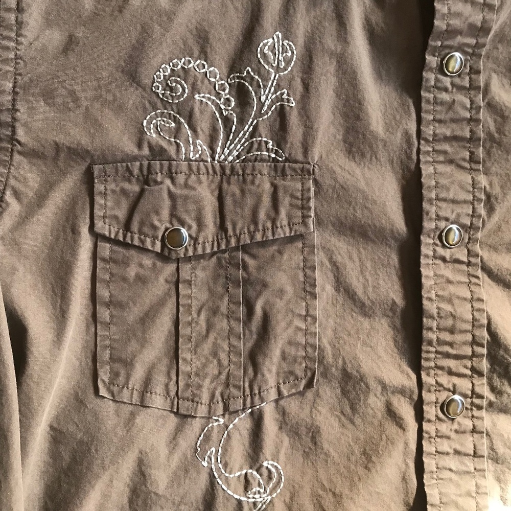 Roar Lion Embroidered Shirt - Picture 2 of 10